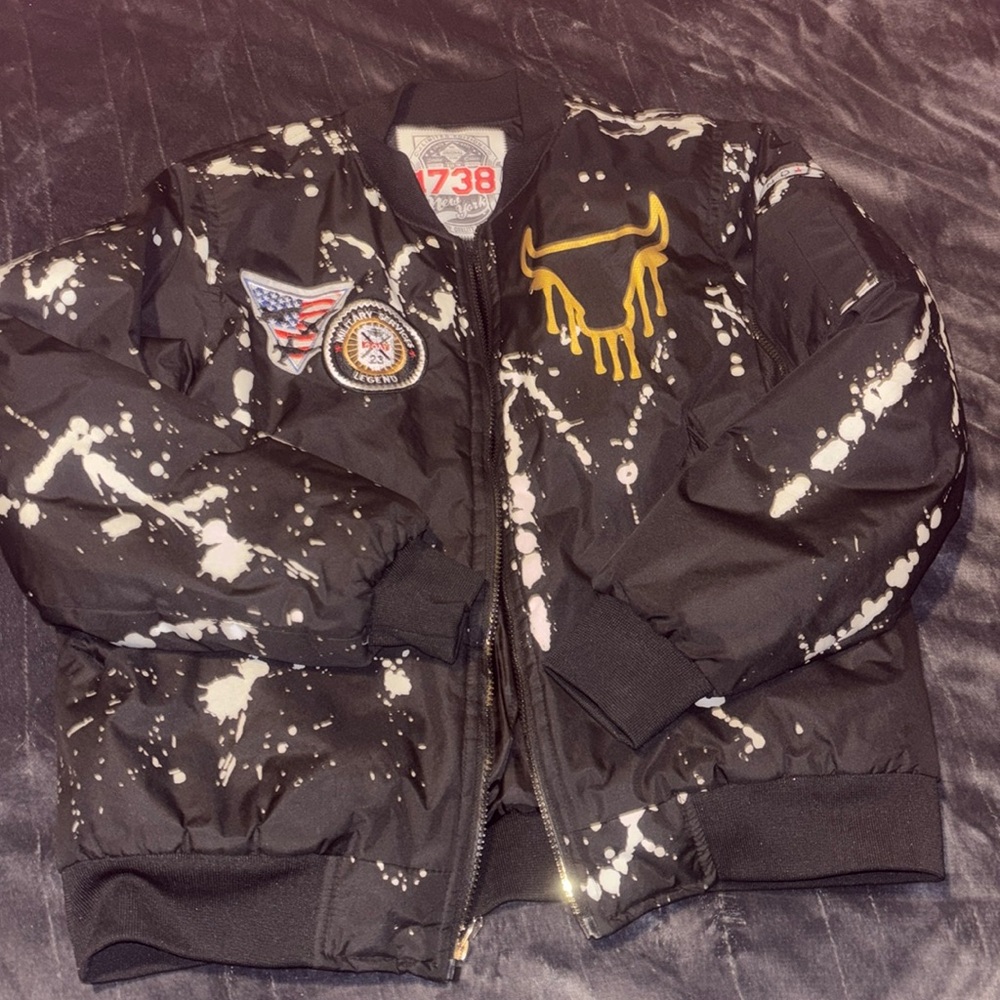Small men’s / teen limited edition New York splattered bull jacket 🧥